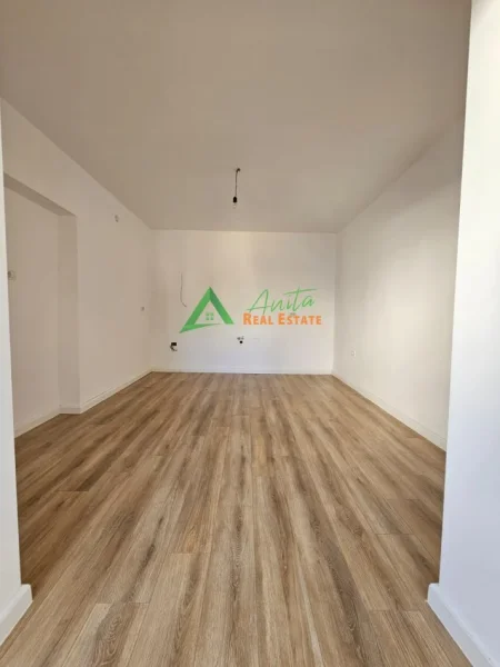 Tirane, shitet apartament 1+1+Ballkon Kati 5, 42 m², 98 000 Euro (21 Dhjetori)