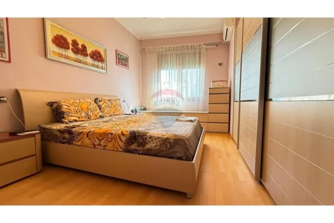 Tirane, shitet apartament 2+1+Ballkon , 134 m² 204.000 € 