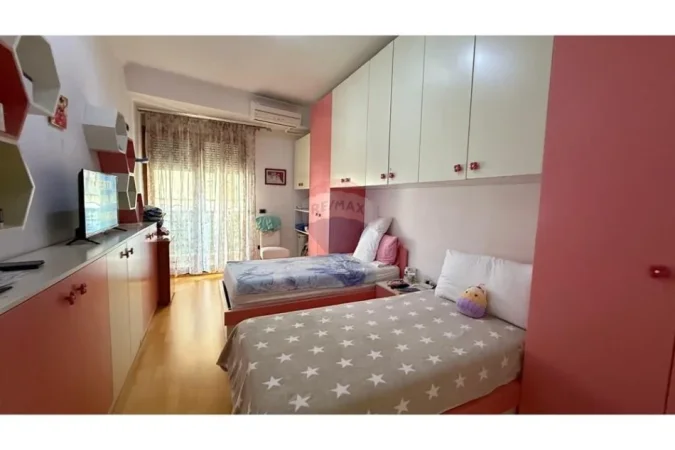 Tirane, shitet apartament 2+1+Ballkon , 134 m² 204.000 € 
