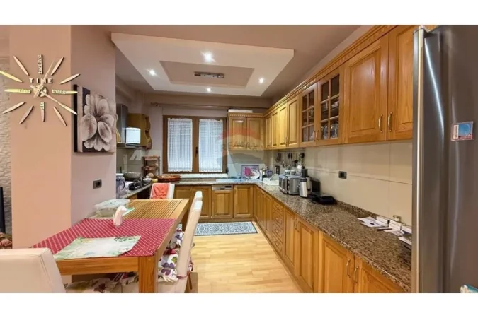 Tirane, shitet apartament 2+1+Ballkon , 134 m² 204.000 € 