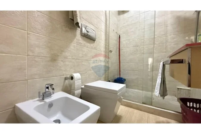 Tirane, shitet apartament 2+1+Ballkon , 134 m² 204.000 € 