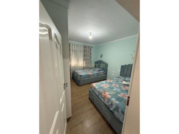 Tirane, jepet me qera apartament 2+1 Kati 5, 600 € (Oxhaku)