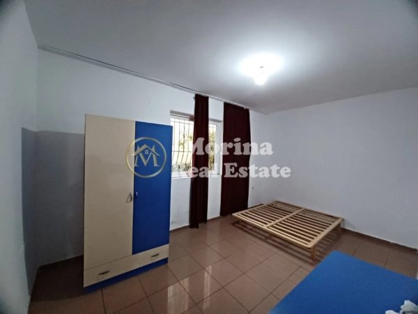 Tirane, jepet me qera shtepi 2+1 Kati 1, 350 € (Kinostudio)