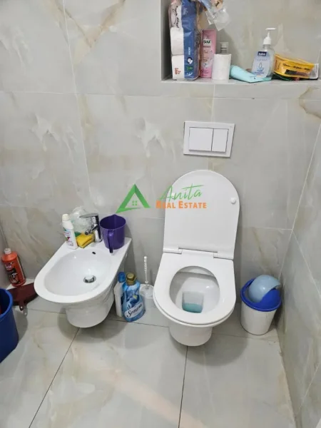 Tirane, jepet me qera apartament 1+1+Ballkon Kati 8, 70 m² 50 000 Lek (Asl 2, Rruga Sadik Petrela)