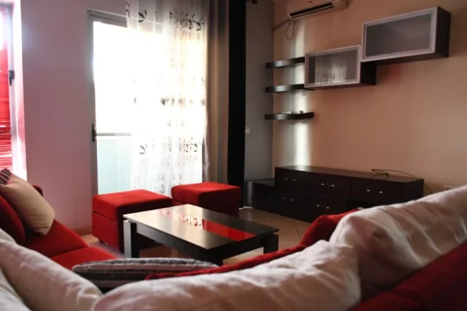 Tirane, jepet me qera apartament 2+1+Ballkon Kati 4, 90 m² 450 € (Rr. “Spiro Cipi”)