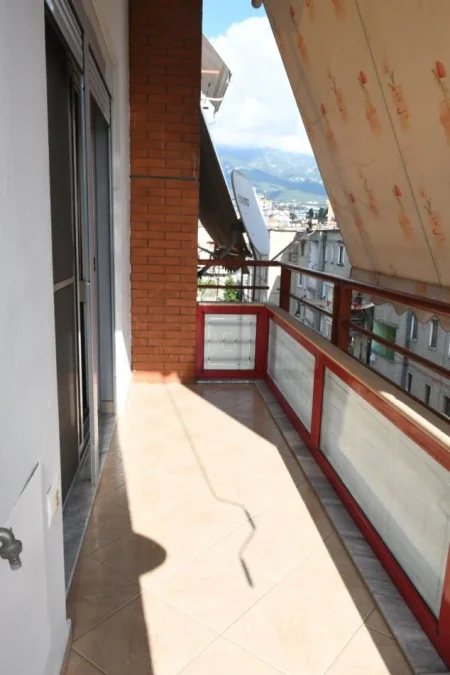 Tirane, jepet me qera apartament 2+1+Ballkon Kati 4, 90 m² 450 € (Rr. “Spiro Cipi”)