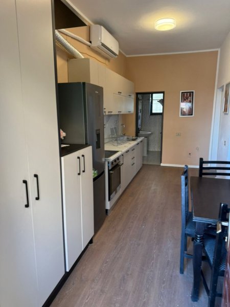 Jepet Hyrje 1+1 + Poste Parkimi me Qera tek Kristal Center ne Komunen e Parisit. Mobilim i ri fringo 450 €uro