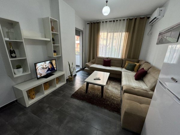 Tirane, jepet me qera apartament 2+1+Ballkon Kati 1, 80 m² 540 € (ASTIR)