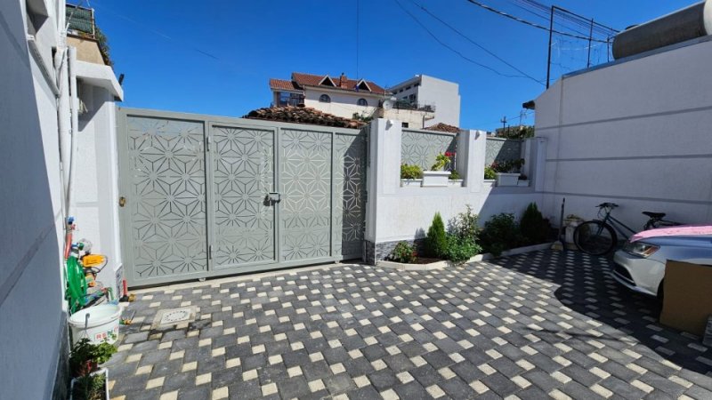 Tirane, jap me qera apartament 3+1 Kati 0, 1 m² 