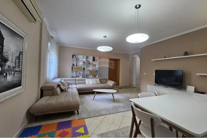 Tirane, shitet apartament 2+1+Ballkon , 124 m² 230.000 € 