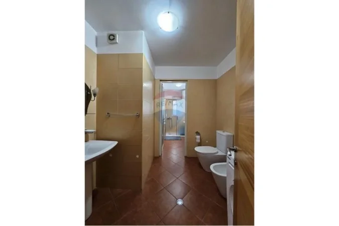 Tirane, shitet apartament 2+1+Ballkon , 124 m² 230.000 € 