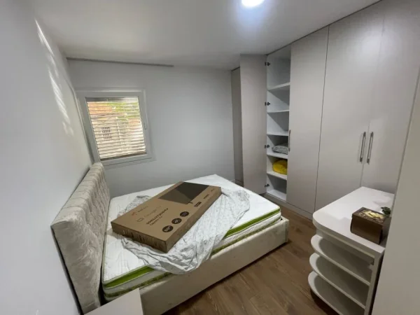 Tirane, jepet me qera apartament 2+1 Kati 1, 80 m² 700 € (rruga muhamet gjollesha)