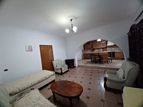 Tirane, jepet me qera apartament 3+1+Aneks Kati 1, 120 m² 350 € (Kinostudio)