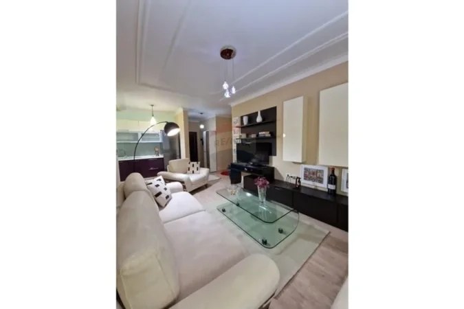 Tirane, jepet me qera apartament 2+1+Ballkon , 72 m² 800 € 