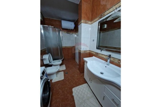 Tirane, jepet me qera apartament 2+1+Ballkon , 72 m² 800 € 