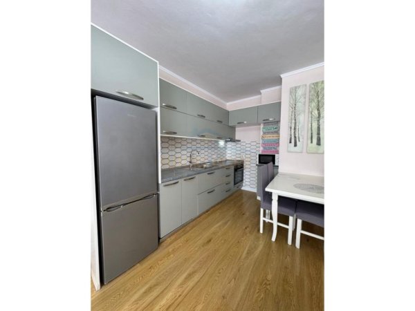 Tirane, shitet apartament 2+1+2 Kati 5, 85 m² 127.000 € (MISTO MAME)