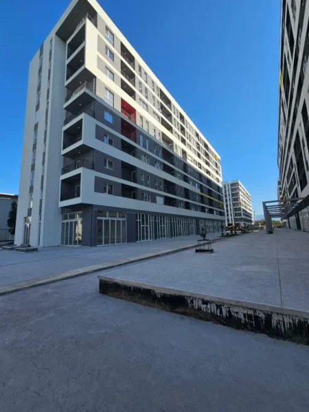 Tirane, shitet apartament 2+1+Ballkon Kati 1, 96 m² 108.000 € (UNIVERS CITY)