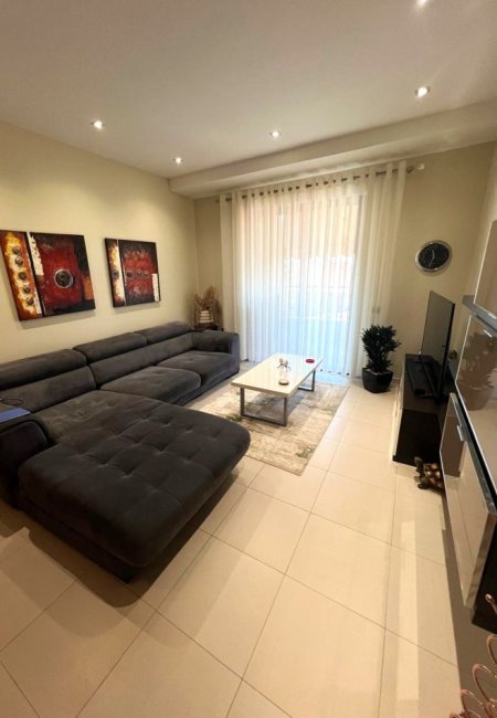 Tirane, jepet me qera apartament 2+1+Ballkon Kati 4, 86 m² 800 € (Rruga e DIbres/Rr.Gjon Buzuku)