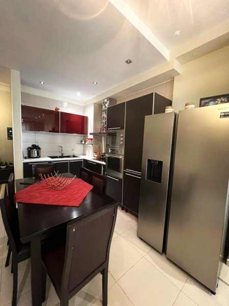 Tirane, jepet me qera apartament 2+1+Ballkon Kati 4, 86 m² 800 € (Rruga e DIbres/Rr.Gjon Buzuku)