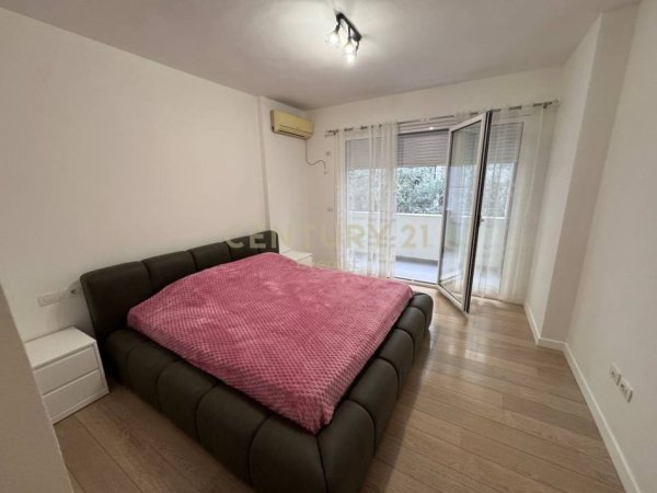 Tirane, jepet me qera apartament 1+1+Ballkon Kati 1, 82 m² 650 € (kopshti zologjik)