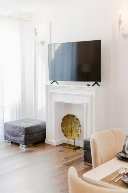 Tirane, jepet me qera apartament 1+1 Kati 9, 75 m² 550 € (Astir Prane Vila L)