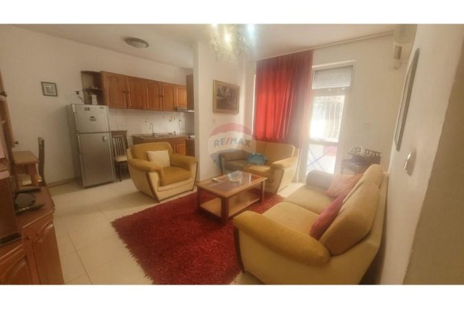 Tirane, jepet me qera apartament 1+1 , 64 m² 450 € 