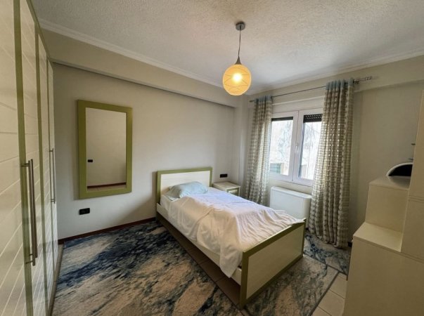 Tirane, jepet me qera apartament Kati 3, 165 m² 2.000 € 