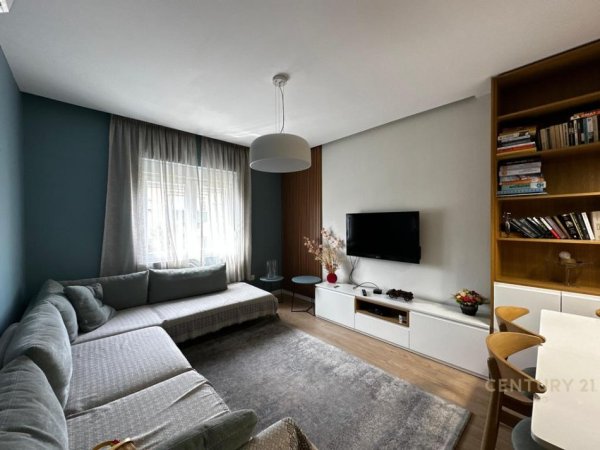 Tirane, jepet me qera apartament 2+1 Kati 4, 73 m² 700 € (Rr.Durresit)