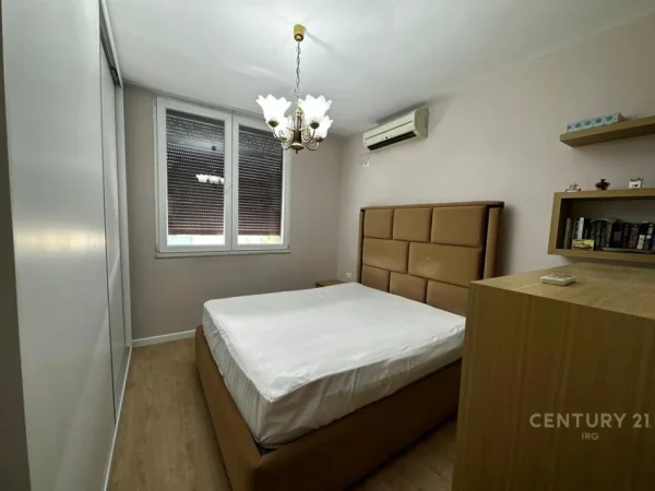 Tirane, jepet me qera apartament 2+1 Kati 4, 73 m² 700 € (Rr.Durresit)