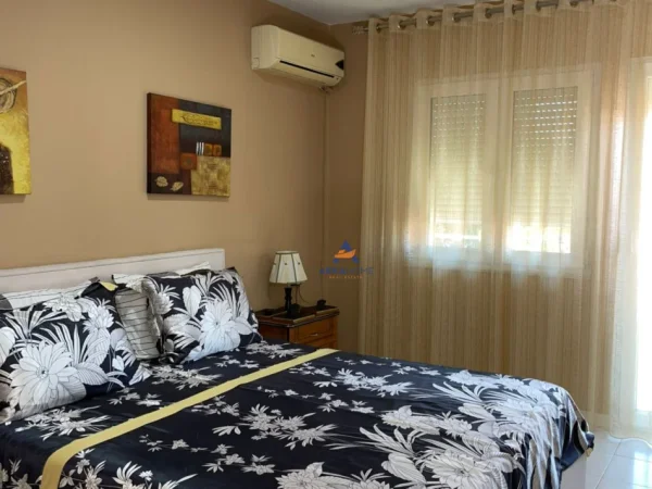 Tirane, shitet Vile 3+1+Ballkon Kati 3, 214 m² 321.750 € (NDODHET PRANE STACIONIT TE TRENIT, DISPANCERIA.)