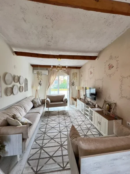 Tirane, shitet apartament 2+1+Ballkon Kati 2, 173.000 € 