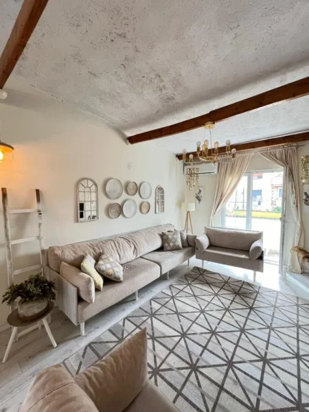 Tirane, shitet apartament 2+1+Ballkon Kati 2, 173.000 € 