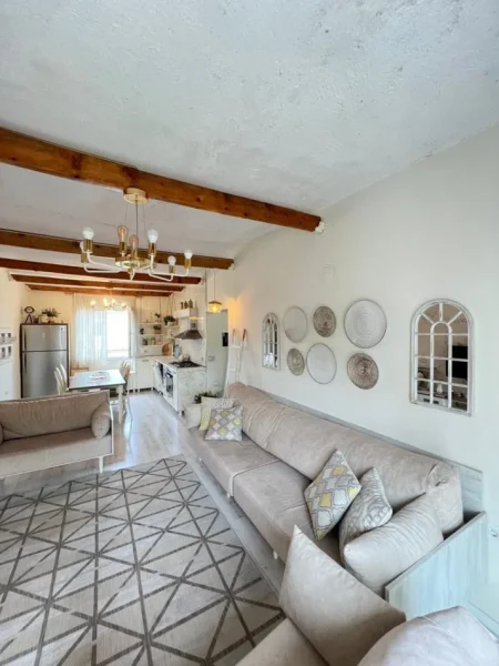 Tirane, shitet apartament 2+1+Ballkon Kati 2, 173.000 € 