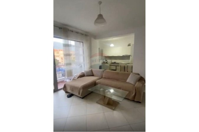 Tirane, jepet me qera apartament 2+1+Ballkon , 82 m² 600 € 