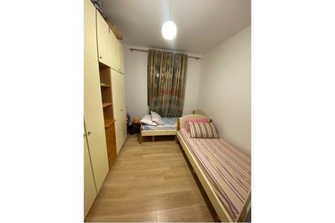 Tirane, jepet me qera apartament 2+1+Ballkon , 82 m² 600 € 