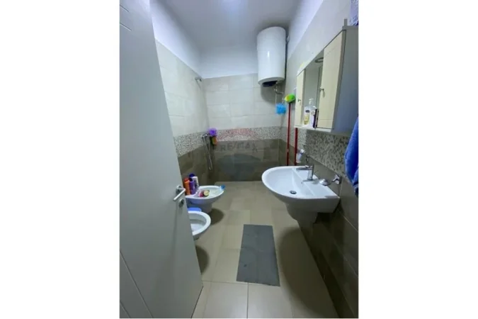 Tirane, jepet me qera apartament 2+1+Ballkon , 82 m² 600 € 