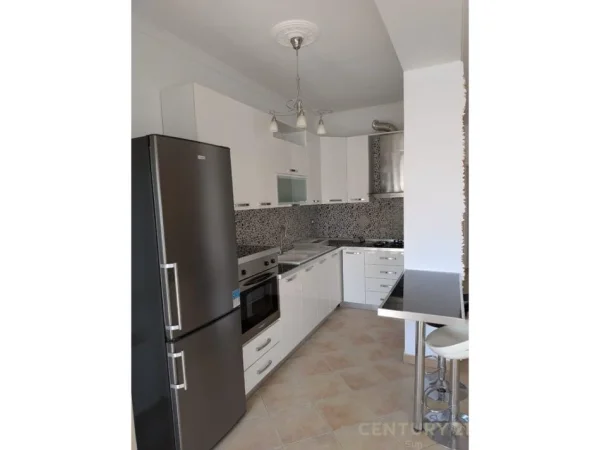 Durres, shitet apartament 3+1 Kati 5, 174 m² 170.000 € (Stadiumi , Durres)