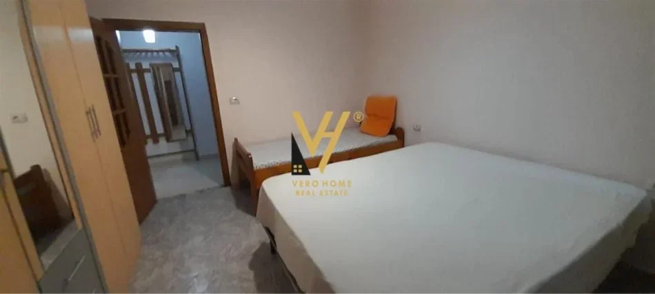 Tirane, jepet me qera apartament 2+1+Ballkon Kati 1, 90 m² 500 € (OXHAKU)