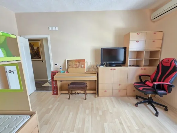 Tirane, shitet apartament 2+1+Ballkon Kati 5, 94 m² 250.000 € (rruga vaso pasho)