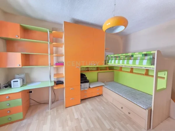 Tirane, shitet apartament 2+1+Ballkon Kati 5, 94 m² 250.000 € (rruga vaso pasho)