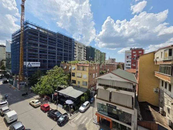 Tirane, shitet apartament 2+1+Ballkon Kati 5, 94 m² 250.000 € (rruga vaso pasho)