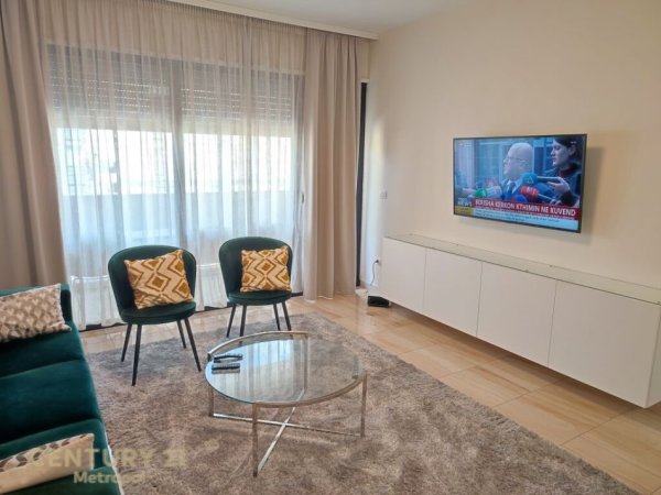 Tirane, jepet me qera apartament 1+1 Kati 3, 75 m² 700 € (Stacioni i Trenit)