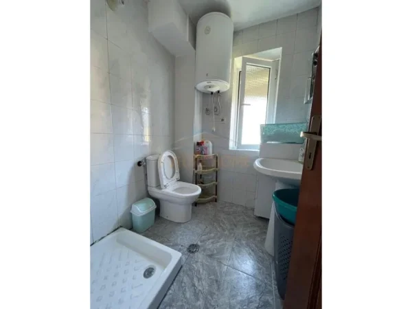 Tirane, jepet me qera apartament 1+1 Kati 4, 60 m² 450 € 