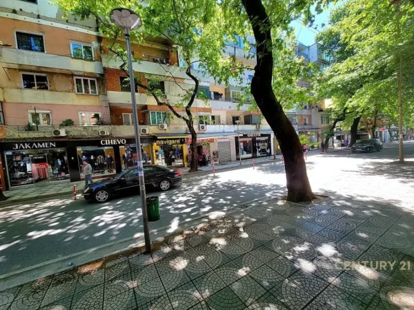 Tirane, jepet me qera ambjent biznesi Kati 0, 102 m² 2.000 € (Myslym Shyri)