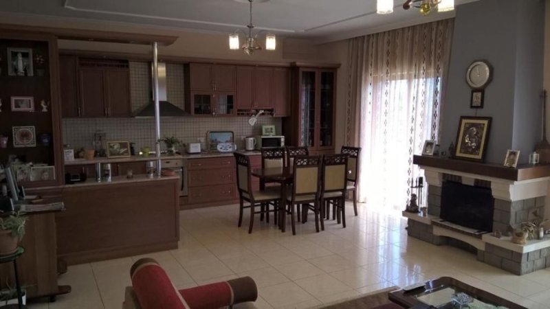 Tirane, jepet me qera apartament 3+1 , 198 m² 1.000 € (LAPRAKE)