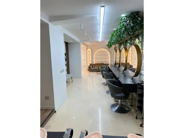 Tirane, jepet me qera ambjent biznesi Kati 2, 154 m² 1.400 € (Myslym shyri)