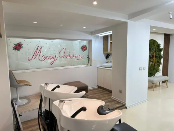 Tirane, jepet me qera ambjent biznesi Kati 2, 154 m² 1.400 € (Myslym shyri)