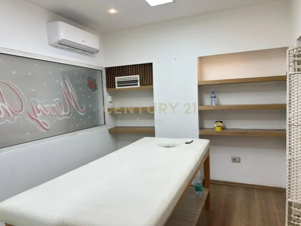 Tirane, jepet me qera ambjent biznesi Kati 2, 154 m² 1.400 € (Myslym shyri)