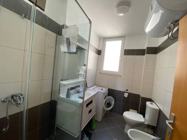 Durres, jepet me qera apartament 1+1+Ballkon Kati 5, 60 m² 400 € (STACIONI PARE PLAZH DURRES)