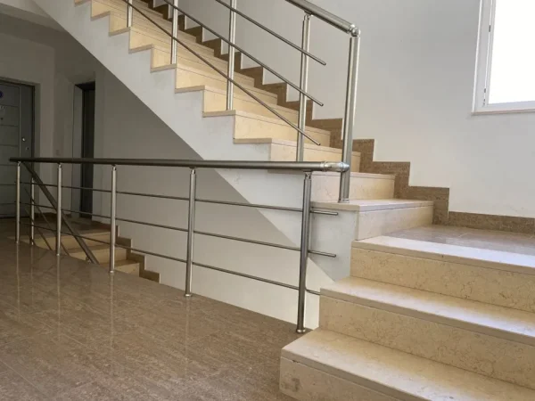 Durres, jepet me qera apartament 1+1+Ballkon Kati 5, 60 m² 400 € (STACIONI PARE PLAZH DURRES)